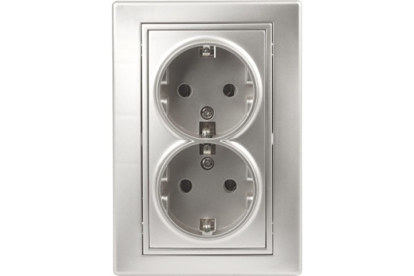 Розетка Intro Plano 1-205-03 с заземлением двойная 2X2P+E Schuko, 16А-250В, IP20, СУ, алюминий