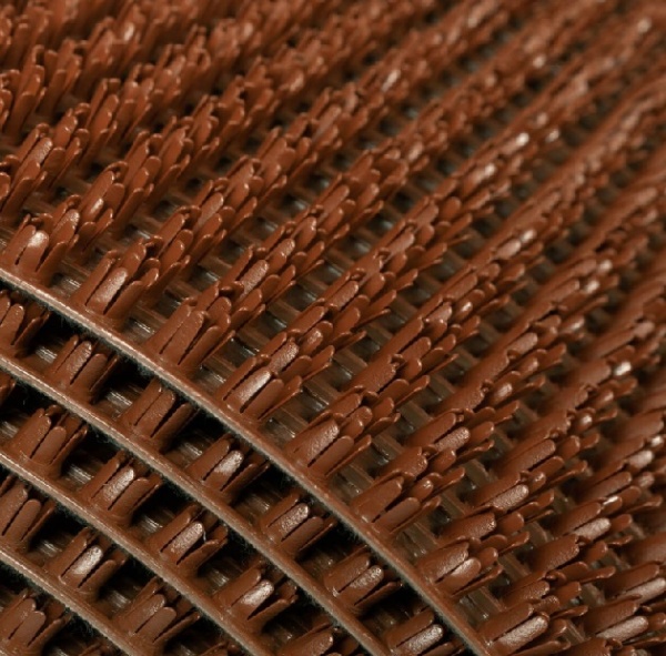 Щетинистое покрытие 0,9*13,5 м (коричневый)