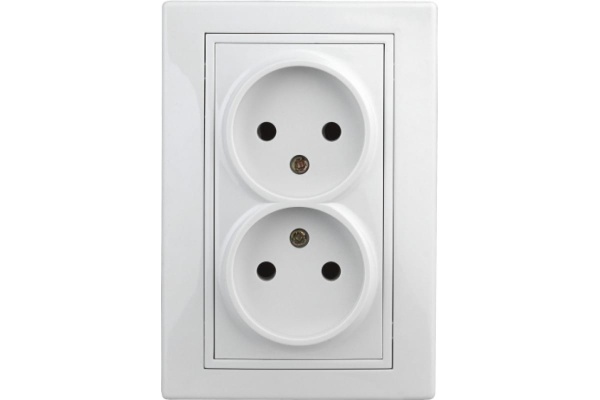 Розетка Intro Plano 1-204-01 без заземления двойная 2х2P, 16А-250В, IP20, СУ, Plano, белый
